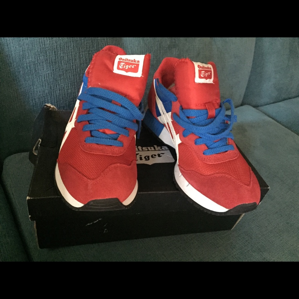 NWOT Unisex sneakers